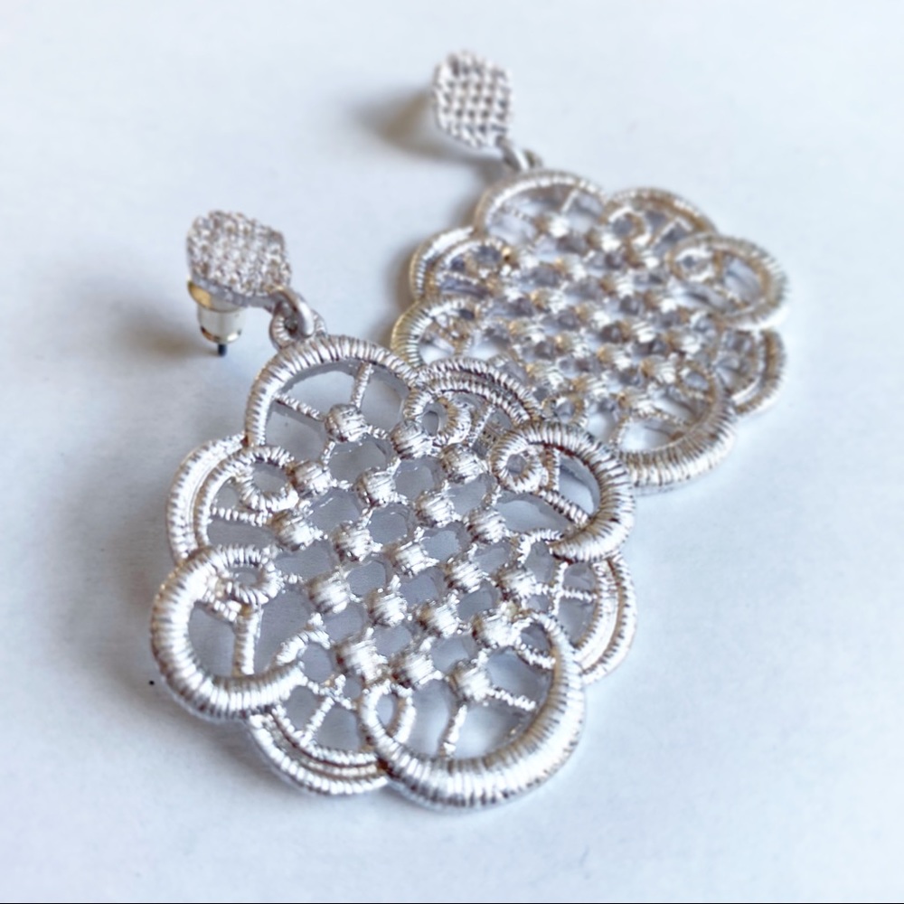 NWT - Lace Filigree Quatrefoil earrings in silver